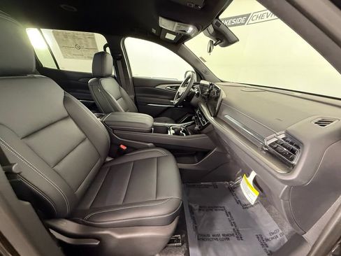 New 2025 Chevrolet Traverse LT w/ Enhanced Driving Package FWD image 17