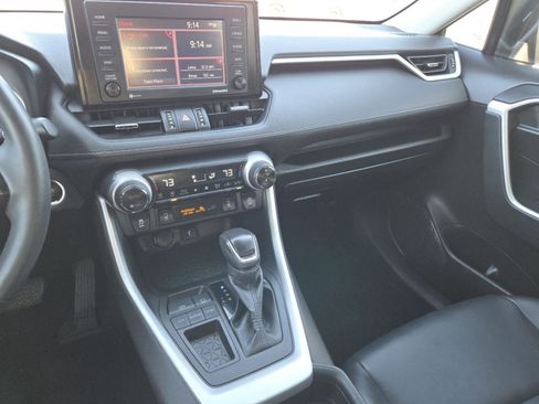 Used 2021 Toyota RAV4 XLE Premium image 29