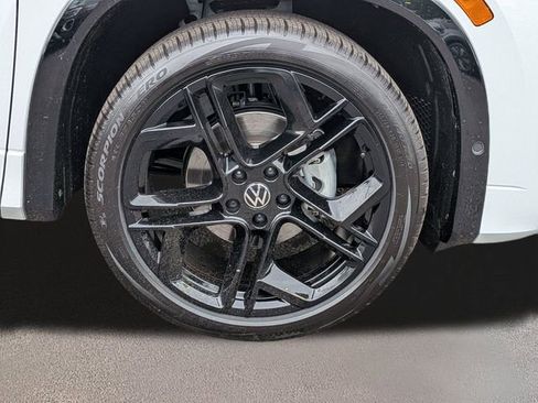 New 2026 Volkswagen Tiguan SE R-Line FWD image 11