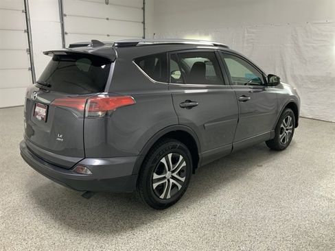 Used 2017 Toyota RAV4 LE AWD/4WD image 5