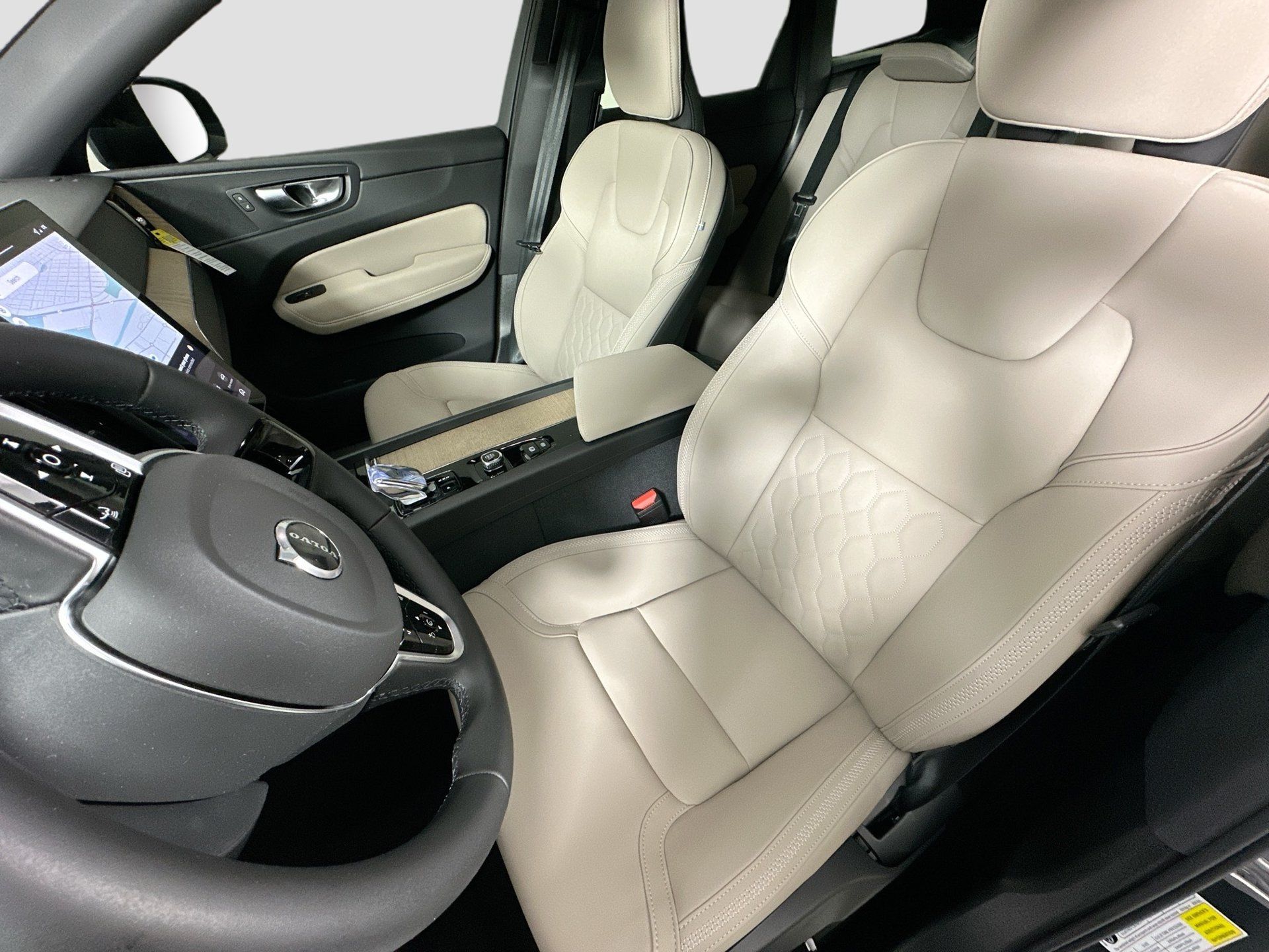 Certified 2026 Volvo XC60 B5 Core w/ Climate Package AWD/4WD image 20