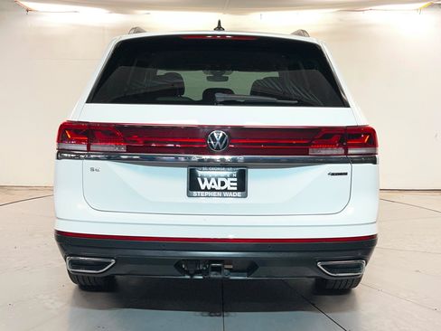 Used 2025 Volkswagen Atlas SE AWD/4WD image 5