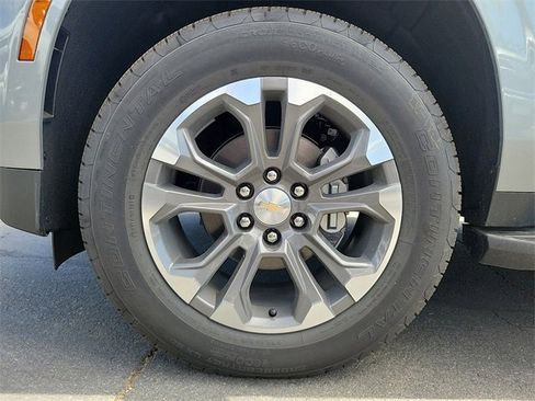 New 2025 Chevrolet Suburban LT w/ Comfort Package image 24