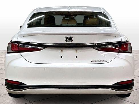 Used 2023 Lexus ES 300h w/ Premium Package image 7