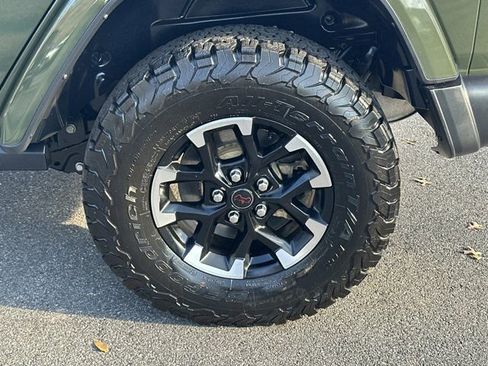 Used 2022 Jeep Wrangler Unlimited Sahara w/ Cold Weather Group image 20