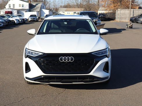 Used 2024 Audi Q8 e-tron Premium Plus w/ Premium Plus Package image 2