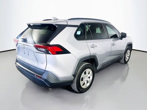 Used 2019 Toyota RAV4 LE FWD image 8