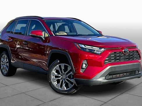 Used 2022 Toyota RAV4 XLE Premium image 2