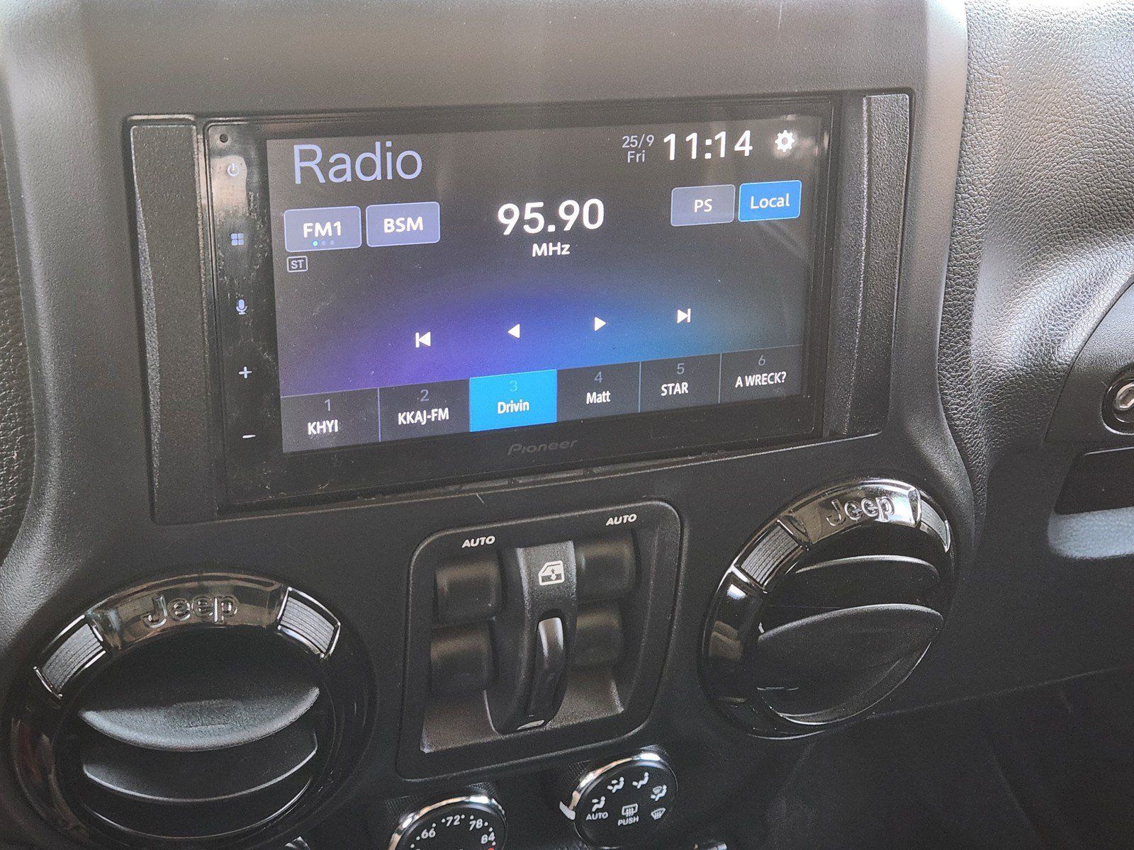 Used 2012 Jeep Wrangler Unlimited Sahara AWD/4WD image 6