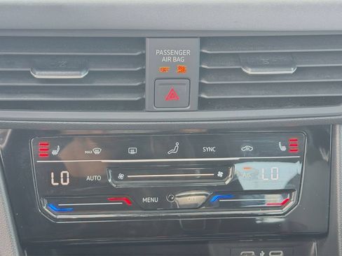 Used 2025 Volkswagen Jetta SE FWD image 16
