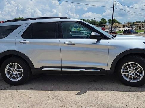Used 2025 Ford Explorer Active image 9