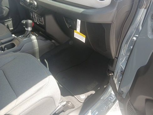 New 2025 Jeep Gladiator Sport image 23