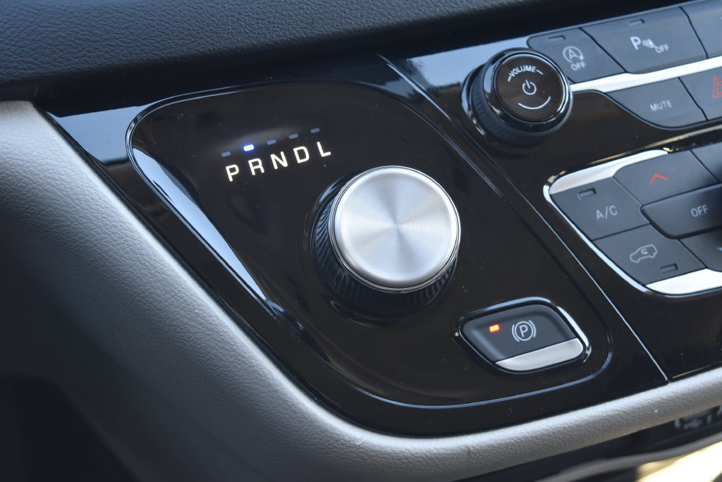 Used 2024 Chrysler Pacifica Touring-L FWD image 17