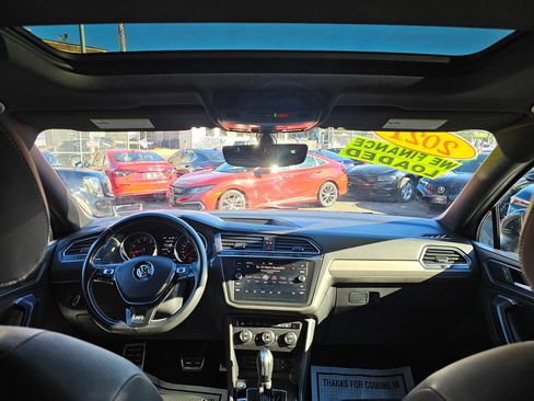 Used 2021 Volkswagen Tiguan SE R-Line image 11