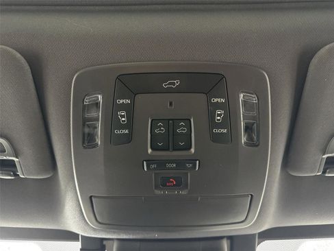 Certified 2022 Toyota Sienna Platinum image 24