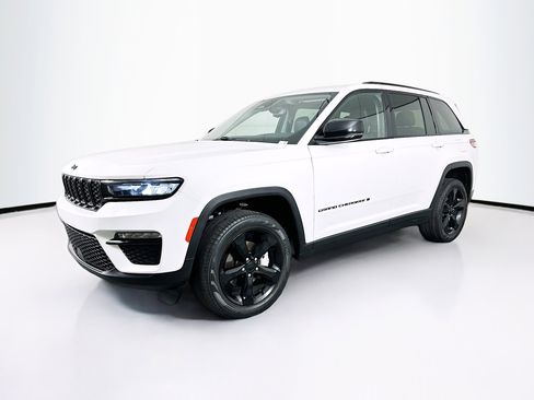 Used 2023 Jeep Grand Cherokee Limited w/ Black Appearance Package image 3
