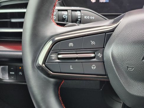 Used 2024 Chevrolet Traverse RS FWD image 28