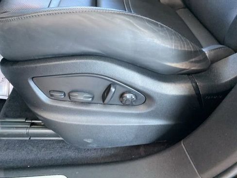 Used 2024 Porsche Cayenne Coupe image 18