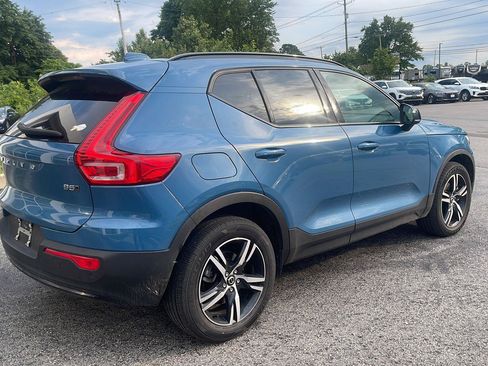 Used 2024 Volvo XC40 B5 Core AWD/4WD image 4