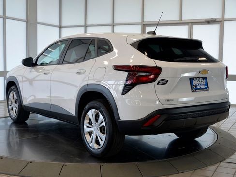 Used 2024 Chevrolet Trax LS w/ Driver Confidence Package FWD image 6
