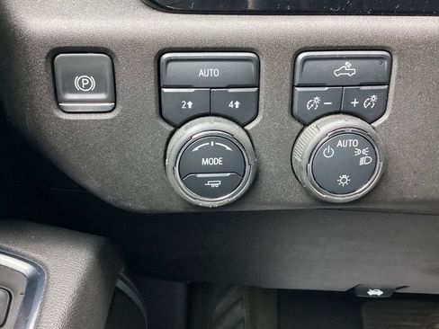 Used 2025 Chevrolet Silverado 1500 LT image 26