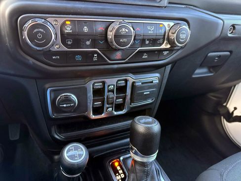 Used 2023 Jeep Wrangler Unlimited w/ Sun & Screen Package image 21