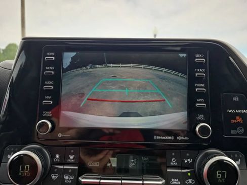 Used 2020 Toyota Highlander XLE AWD/4WD image 33