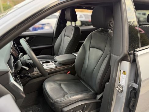 Used 2021 Audi Q8 Premium image 26