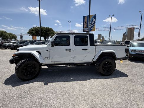 Used 2024 Jeep Gladiator Sport AWD/4WD image 10