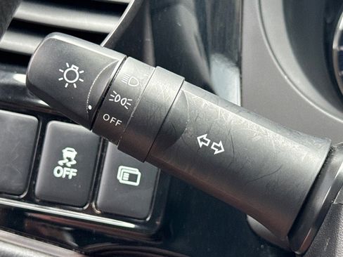 Used 2020 Mitsubishi Outlander ES image 17