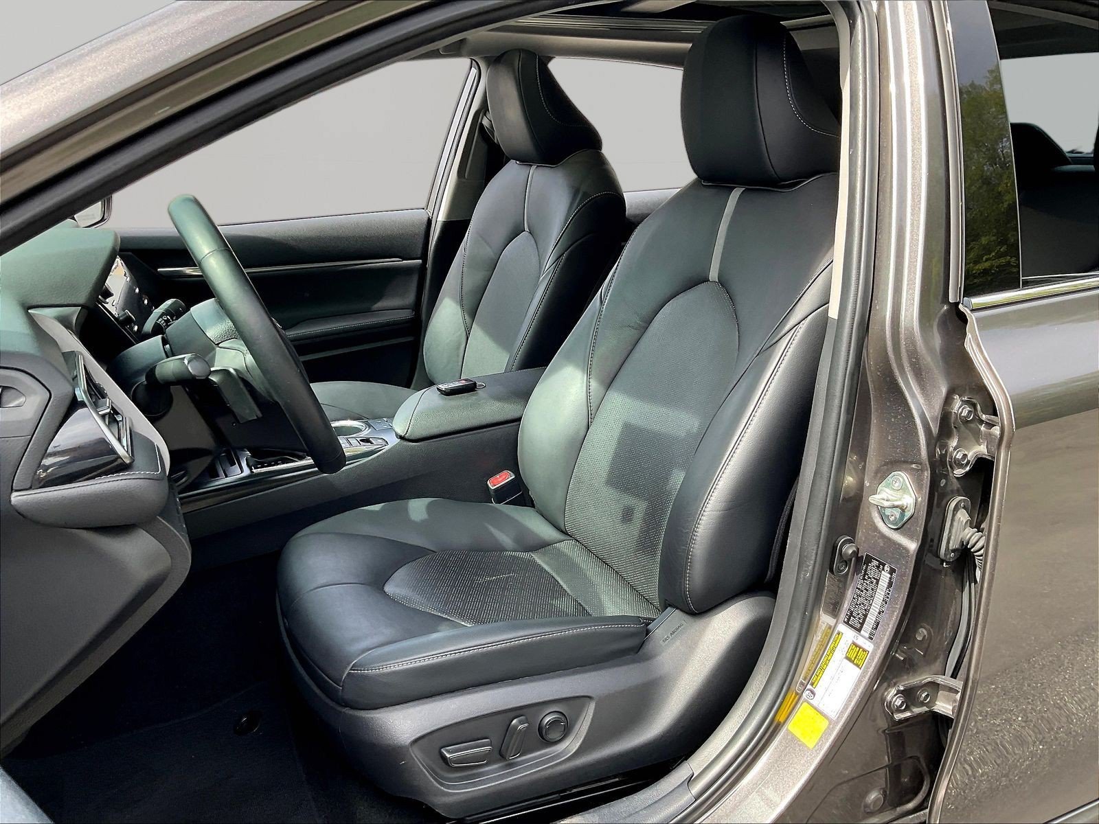 Used 2020 Toyota Camry XSE FWD image 21