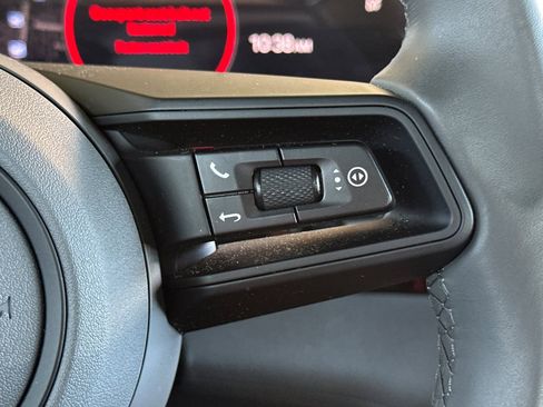 Used 2023 Porsche Taycan image 31