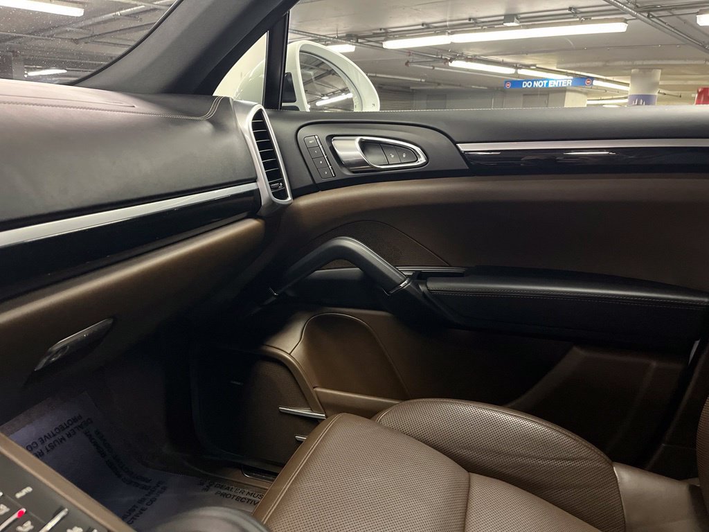 Used 2017 Porsche Cayenne S AWD/4WD image 31