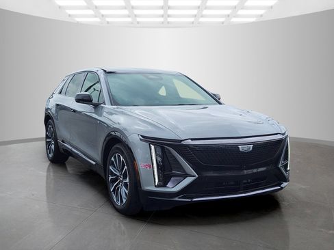 Used 2024 Cadillac Lyriq Sport AWD/4WD image 2
