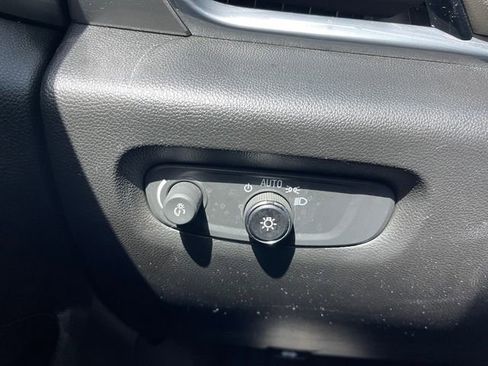 Used 2022 Chevrolet Traverse LS FWD image 26
