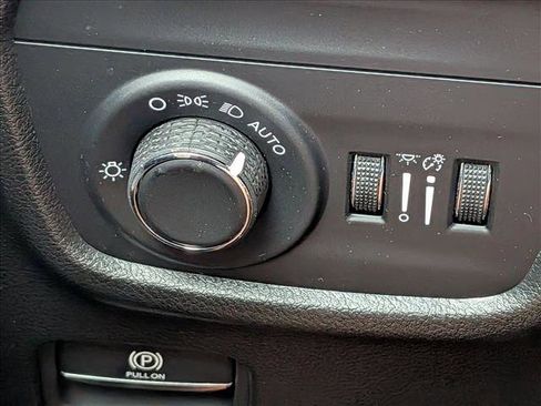 Used 2025 Jeep Grand Cherokee L Altitude AWD/4WD image 12