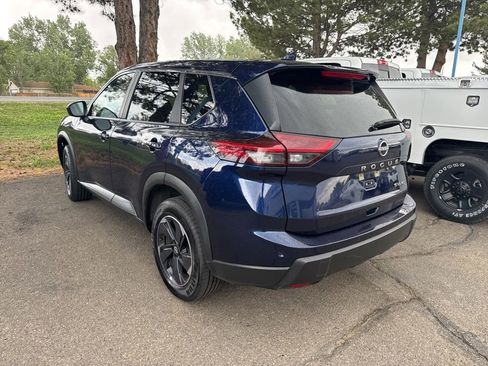 Used 2024 Nissan Rogue SV AWD/4WD image 9