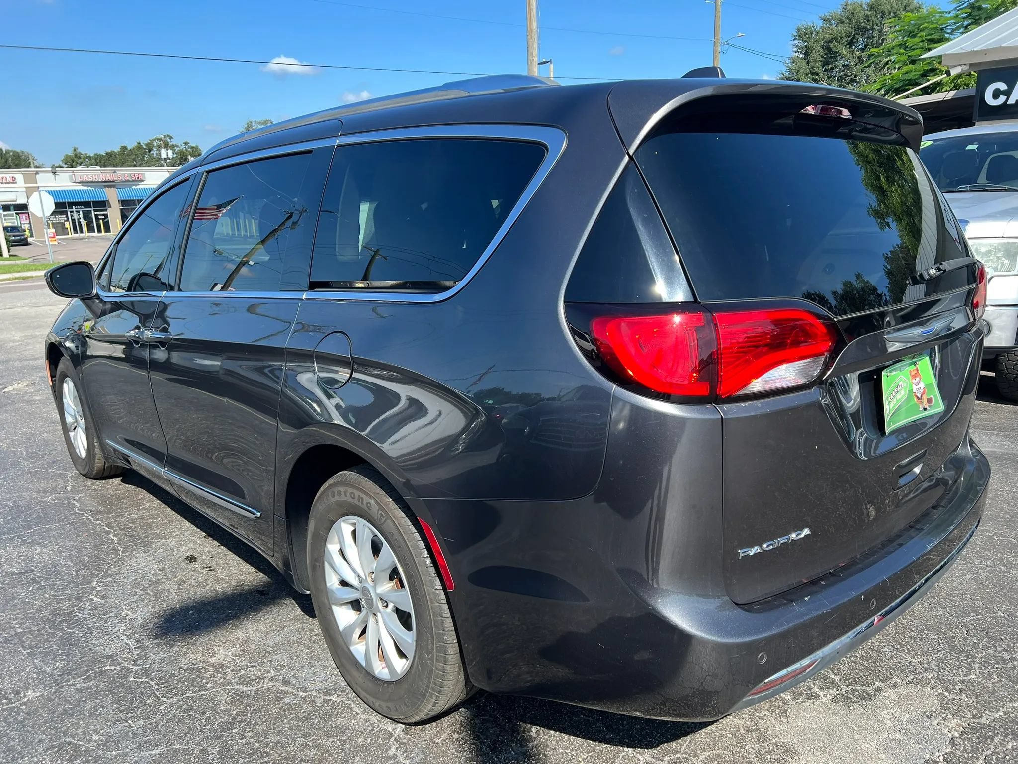 Used 2018 Chrysler Pacifica Touring-L FWD image 7