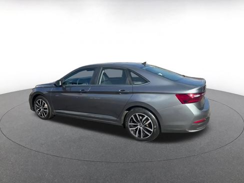 Used 2025 Volkswagen Jetta SE image 11