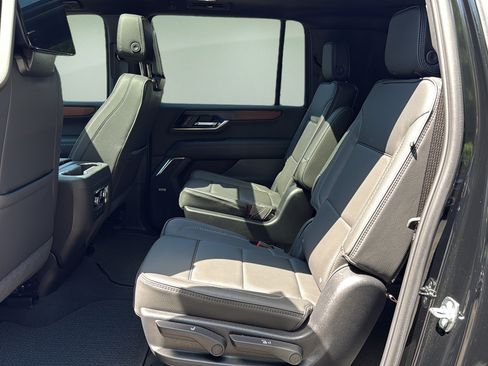 Used 2026 GMC Yukon XL Denali w/ Denali Reserve Package AWD/4WD image 23