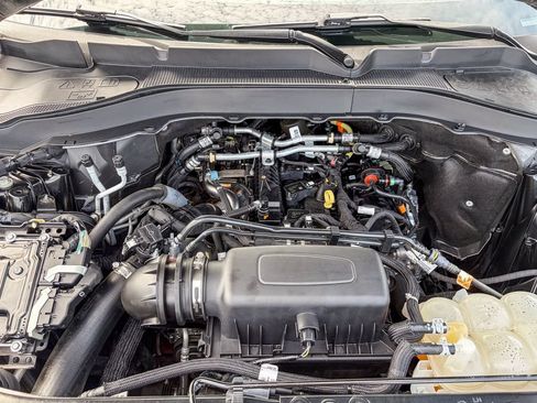 Used 2022 Ford Explorer XLT w/ Equipment Group 202A AWD/4WD image 55
