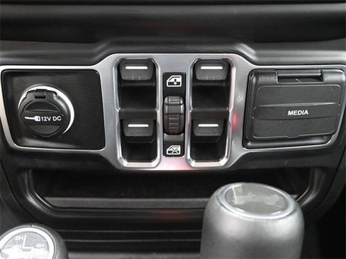 Used 2023 Jeep Wrangler Unlimited Sahara image 23