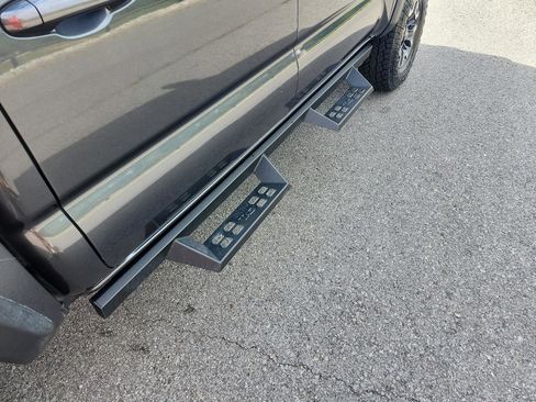 Used 2023 Toyota Tacoma TRD Off-Road w/ Technology Package AWD/4WD image 7