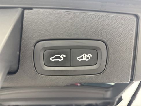 Used 2023 Volvo XC60 B5 Ultimate w/ Climate Package image 31