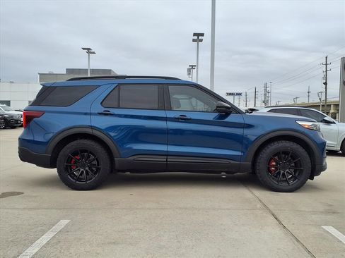 Used 2020 Ford Explorer ST w/ ST Street Pack image 9