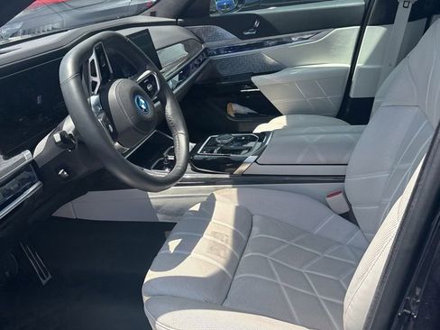 Used 2023 BMW i7 xDrive60 AWD/4WD image 2