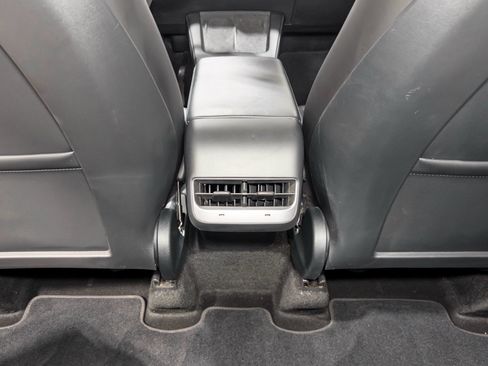 Used 2022 Tesla Model Y Long Range AWD/4WD image 19