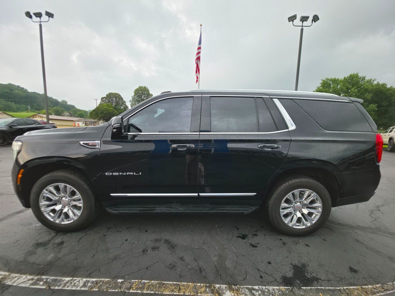 Used 2025 GMC Yukon Denali AWD/4WD image 2