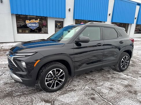 Used 2024 Chevrolet TrailBlazer LT image 1