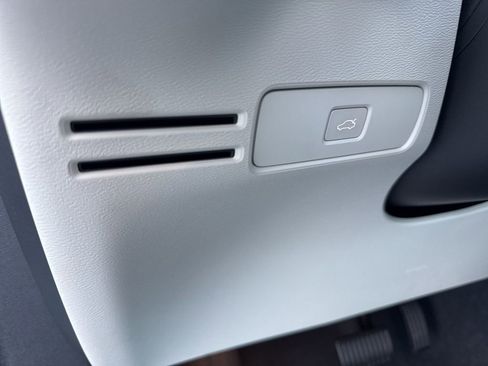 Used 2024 Volvo XC40 B5 Plus w/ Protection Package Premier image 20